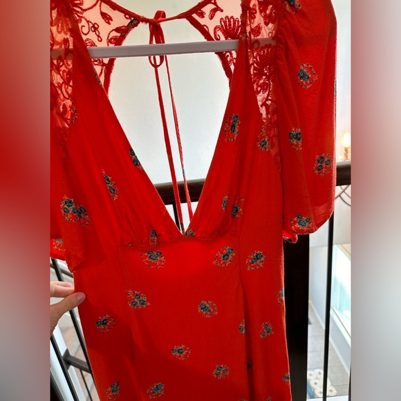 Free People Mockingbird Red Floral Flowy Mini Dress Size 4 🌺 - Picture 2 of 7